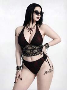 ROMWE Bộ bikini size lớn 2026 mới phong cách Gothic quyến rũ, biểu tượng bí ẩn Dark Academia thời thượng, đa năng, áo tắm hở lưng phối ren xuyên thấu đỏ rượu vang + đen + mặt dây chuyền thánh giá, đi kèm quần bơi buộc dây bên hông đồng bộ, dáng ôm, phù hợp đi nghỉ dưỡng, tiệc tùng, Spring Break, v.v. Đồ bơi phong cách Gothic, bikini Gothic, áo bikini hở lưng - Nhiều màu - Xem 4