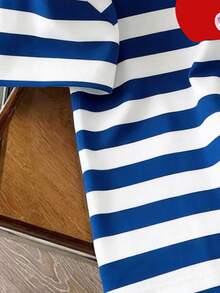 Manfinity Joysei 休闲男士蓝白条纹“APPLE”字母印花短袖T恤，百搭日常穿着，青春时尚 - 彩色 - 查看 4