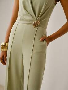 ZEYLAH Dammode Asymmetrisk Volangärmlös Jumpsuit med Metallspänne och Volang - Mint Grön - Visa 2