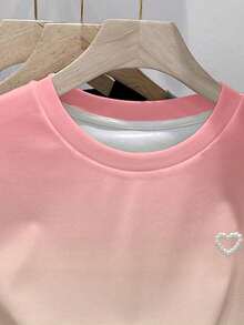 SHEIN Sparklyn 青少年女孩 T-Shirt 上衣，甜美休閒漸層串珠愛心設計 T-Shirt，時尚串珠愛心圖案，適合夏季，個性化 T-Shirt，女孩圖案 T-Shirt，適合春夏，舒適好穿，家庭出遊，休閒穿著，返校必備，春季氛圍，夏季氛圍，春夏穿搭，舒適好穿，時尚女孩套裝，休閒穿著，兒童花卉圖案服飾，春夏套裝，新風格，悠閒舒適，春季氛圍悠閒夏季假期 - 彩色 - 查看 4