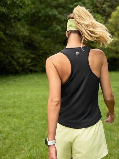 SHEIN In My Nature Áo tank top nữ dáng ôm, viền phản quang, màu đen, không tay.