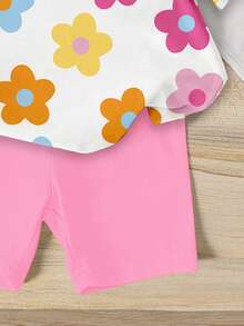 SHEIN Playful Pals 女婴可爱碎花印花套装，包括一件休闲碎花短袖圆领上衣和一条配套的修身骑行短裤，适合春夏季节、上学、可爱夏日女童装扮，韩版风格，夏季外出，女童夏季服装 - 彩色 - 查看 5