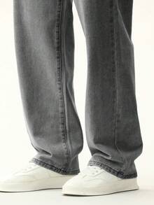 Manfinity Hypemode Men's Casual Pocketed Zip-Up Relaxed Fit Long Denim Jeans - Light Grey - View 7