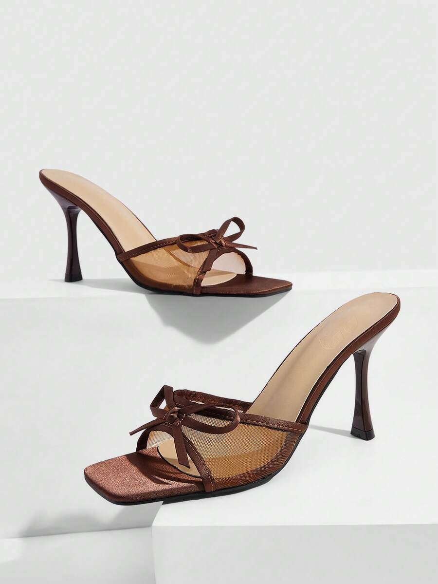 CUCCOO SZL Zapatos de mujer Moda clásica Sandalias de tacón alto para mujer Sandalias de malla marrón con lazo Sandalias de tacón fino con diseño de punta cuadrada para cena, trabajo, viajes, citas y uso sexy - Marrón - Ver 1