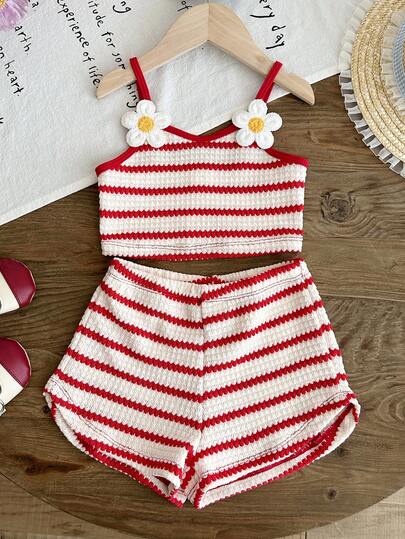 SHEIN Bộ 2 món áo thun cổ tròn kẻ sọc và quần short cho bé gái