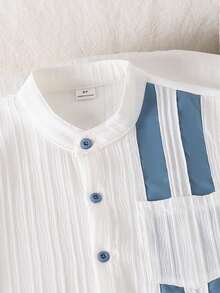 SHEIN Mirajuku Set de 3 piezas: Camisa blanca con estampado floral en contraste, pantalones blancos sueltos con estampado en contraste y decoración con cinta para niños preadolescentes - Celeste - Ver 7