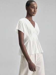 Ontre Blusa de lino para mujer, de alta calidad, con tejido arrugado y amigable con la piel, silueta ajustada, hombros caídos, manga corta, cuello en V, detalle de fruncido en la cintura, elegante y casual para vacaciones, de estilo vintage y minimalista, lujosa, versátil y adecuada para uso urbano, oficina, viajes y todo el año. - Blanco - Ver 4