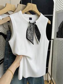 Everyssa 女士夏季新款休闲简约圆领无袖背心，基础款设计，饰以佩斯利印花和波点元素，展现法式优雅，短款剪裁，可搭配连衣裙或裤装，罗纹饰边，撞色蝴蝶结领针织衫，白色圆领背心，女士夏季穿搭，夏季上衣 - 白色 - 查看 4