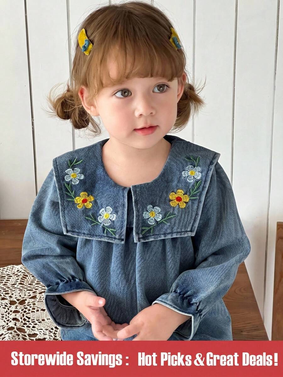 SHEIN 1件女嬰彼得潘領藍色花卉刺繡長袖A字牛仔洋裝,里程碑秋季仙女風可愛畢業返校穿搭 - 藍色 - 查看 1