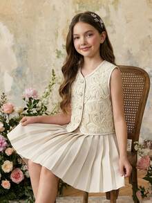 SHEIN Elladie kids 这款女童新款中国风碎花背心百褶裙套装，背心正面饰有精致的3D立体碎花刺绣，搭配珍珠纽扣，方便穿脱；飘逸的百褶裙设计，柔和优雅的色调，适合生日派对、家庭聚会、节日等场合，春秋季可直接穿着，冬季可叠穿。 - 米色 - 查看 1