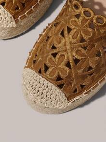 Styleloop Ladies Flat Bottom Round Toe Electric Embroidery Flower Hemp Rope Beach Leisure Holiday Sandals Summer Shoes - Brown - View 5