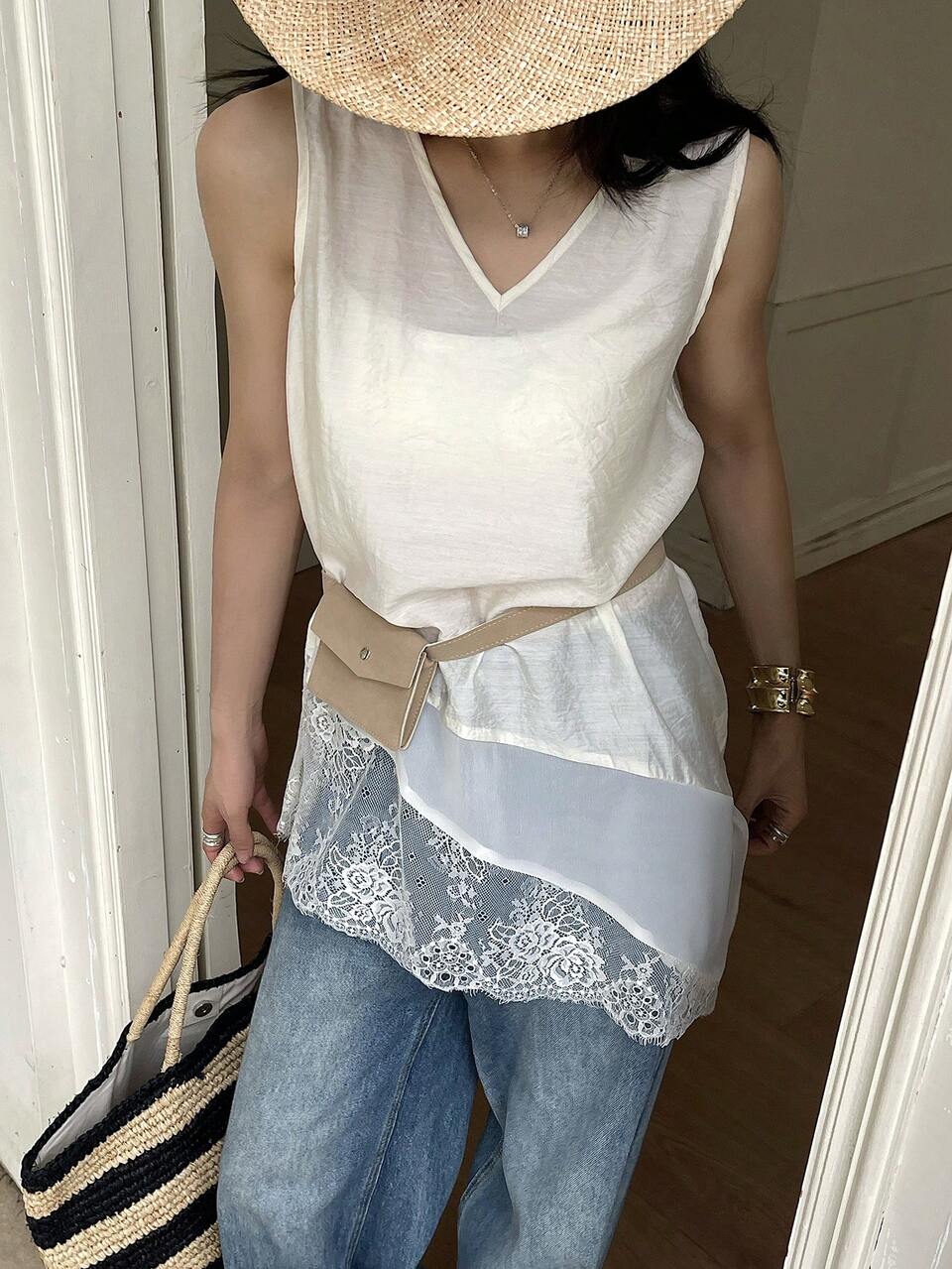 Women's V-Neck Loose Lace Patchwork Sleeveless Tank Top, Sweet White, Spring & Summer