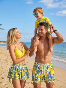 SHEIN 男童休闲宽松圆领短袖T恤短裤泳装套装，适合夏季穿着。经典海洋图案和可爱柠檬印花设计，适合度假、海滩和冲浪。 - 彩色 - 查看 3