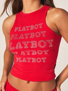 Missguided x Playboy Parte superior de chaleco rojo con detalles de tachuelas metálicas, texto con rhinestones y diseño de espalda de tirantes - Rojo - Ver 4