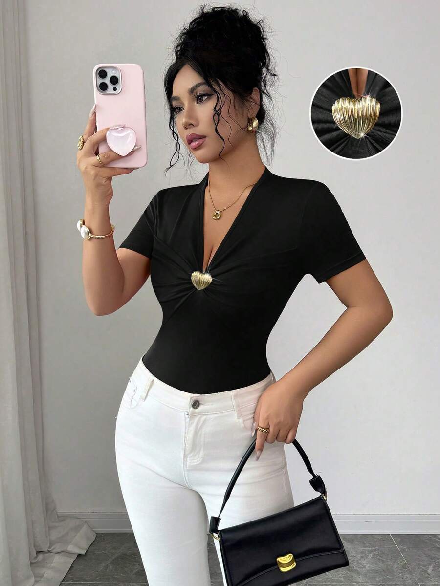 SHEIN Raffinéa 女士性感情人节心形金属红色V领长袖T恤,早春 - 黑色 - 查看 1