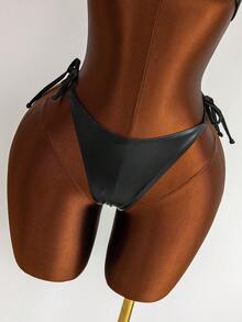 ROMWE Bộ bikini 4 món phong cách Gothic dành cho nữ, màu đen bóng, làm từ da giả, gồm áo khoác ren hoa hồng xuyên thấu, chân váy tam giác, điểm nhấn kim loại và quần buộc dây bên hông, trang phục đa năng cho bãi biển, lễ hội âm nhạc, tiệc tùng. - màu đen - Xem 10