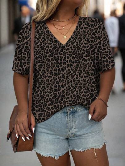 EMERY ROSE Plus-Size Women's Leopard Print V-Neck Short-Sleeved Casual T-Shirt, Best-Selling Style.