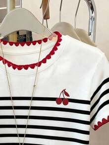 Camiseta gráfica para niñas, nuevo diseño de verano, a rayas en negro y blanco con patrón de cerezas rojas, bordado dentado, camiseta de manga corta informal para niñas preadolescentes - Multicolor - Ver 3
