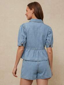 Áo denim pha cotton cổ bẻ cài cúc phía trước, tay ngắn cánh hoa xếp ly, phần eo xòe rộng, kiểu dáng đồng quê miền Tây mùa hè, phong cách cao bồi Nashville, thích hợp cho buổi hòa nhạc ở Nashville. - Rửa nhẹ - Xem 2