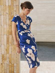 Airaco 新款缎面印花V领短袖褶裥收腰中长连衣裙 - 藍色 - 查看 4