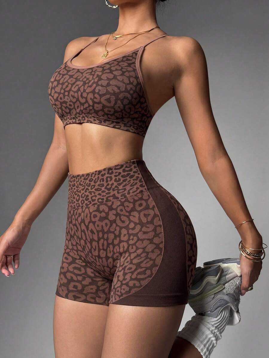 Slayform Conjunto deportivo envolvente de color café con estilo, con estampado de leopardo y diseño de espalda con tirantes. Conjunto de 2 piezas marrón con estampado de leopardo: shorts de ciclista marrones con estampado de leopardo. Conjunto de 2 piezas de mujer con estampado de leopardo. Conjunto de entrenamiento marrón de mujer. Mono marrón de mujer con shorts de ciclista con estampado de guepardo. Conjunto de 2 piezas con estampado de leopardo, shorts de ciclista con estampado de leopardo - Café integral - Ver 1