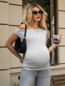 SHEIN 波点露肩孕妇上衣/T恤。性感单肩设计，侧边褶皱收腰，经典黑白波点复古时尚，弹力面料贴合身形，适合日常通勤或约会穿着。 - 彩色 - 查看 5