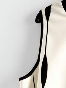 SHEIN CURVE+ Plus Size Women Colorblock Striped Knit Sleeveless Tank Top - Black and White - View 4
