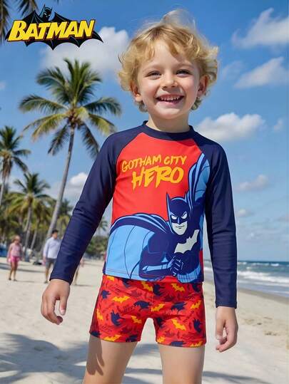 BATMAN X SHEIN GraphicGems Young Boy Bat Print Long Sleeve Top And Casual Shorts Swimsuit Set, Suitable For Beach, Holiday And Swimming