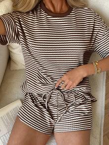 SHEIN EZwear 棕色条纹印花圆领短袖T恤和短裤休闲套装 - 棕色 - 查看 3