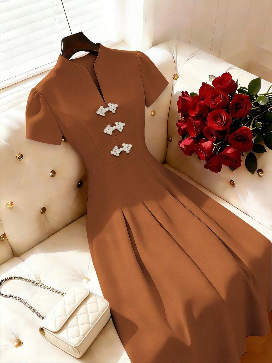 SHEIN Franclia 女士撞色V领短袖连衣裙 - 深棕色 - 查看 1