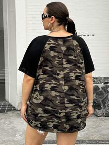 SHEIN CURVE+ 加大码迷彩印花撞色袖T恤，适合春夏度假穿着 - 綠色 - 查看 2