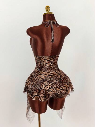 Amplova Bộ jumpsuit nữ dáng chữ A xếp ly cổ chữ V in họa tiết da báo năm 2026