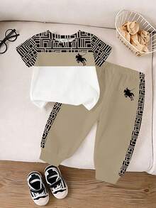 1 set Tenue décontractée et à la mode pour tout-petits garçons, composée d'un t-shirt à col rond à manches courtes avec logo cavalier et patchwork à carreaux, et d'un pantalon kaki. Tenue d'été. - Multicolore - Voir 1