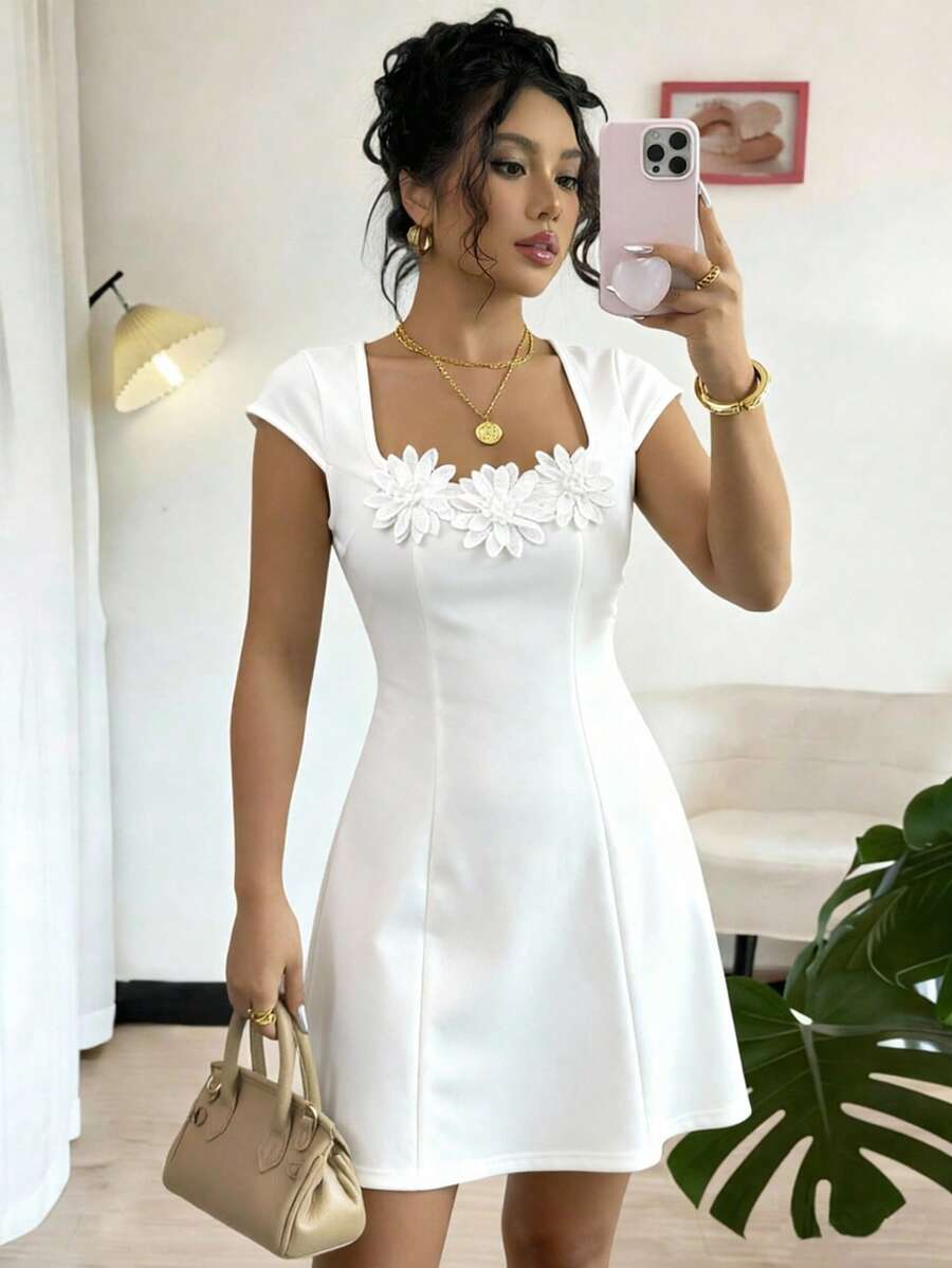 Rafferiza 女士纯色3D立体花卉U领褶皱腰部短袖连衣裙 - 白色 - 查看 1