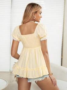 SHEIN 奶油色蕾丝V领上衣，提花纹理细腻柔美，荷叶边收腰设计，散发法式少女气息，亲肤舒适，适合度假、约会等各种场合，孕妇及哺乳期妈妈也可穿着。 - 黃色 - 查看 2