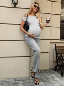 SHEIN 波点露肩孕妇上衣/T恤。性感单肩设计，侧边褶皱收腰，经典黑白波点复古时尚，弹力面料贴合身形，适合日常通勤或约会穿着。 - 彩色 - 查看 4