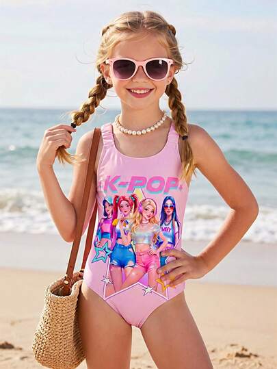 大码女童彩色星星字母卡通女孩团体印花连体泳衣，配有弹性宽肩带，适合沙滩、泳池、水上运动