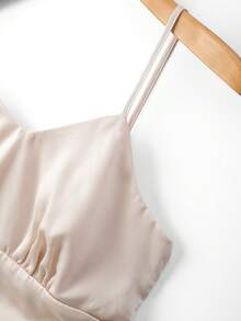 GlowEve Tank Top Tanpa Lengan Leher V Satin Wanita dengan Desain Kerutan Pinggang, Menawan, Elegan, Seksi, Serbaguna untuk Musim Semi/Panas, Wanita Bertubuh Mungil - Sampanye - View 6