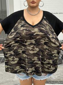 SHEIN CURVE+ 加大码迷彩印花撞色袖T恤，适合春夏度假穿着 - 綠色 - 查看 5