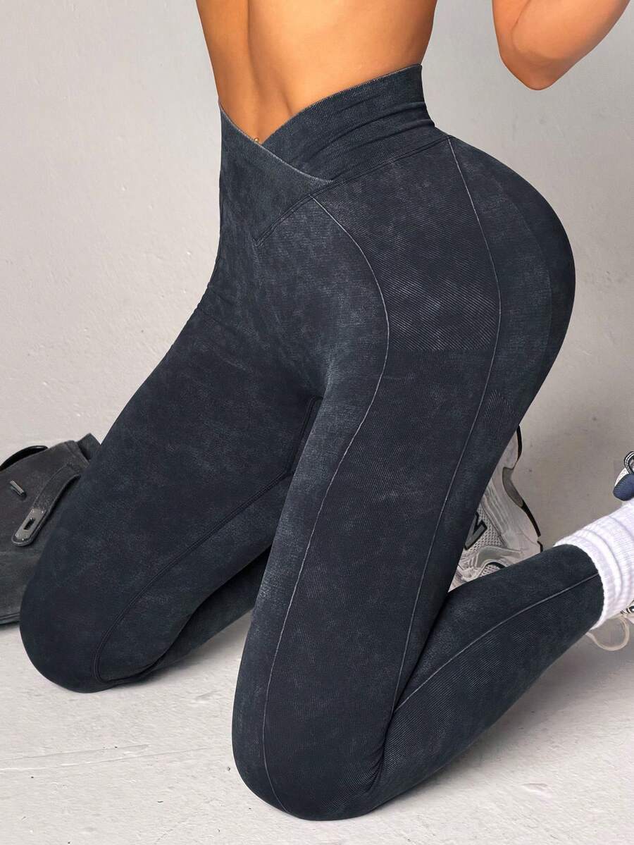 Dewbera Women's Seamless Yoga Leggings - Black - View 1