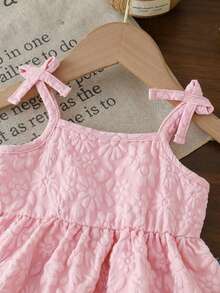 SHEIN Vintaside Kids 女婴夏季甜美清新花卉装饰吊带背心和牛仔短裤套装，蝴蝶结细节，适合日常外出、休闲旅行、家庭聚会、夏季购物 - 粉色 - 查看 9