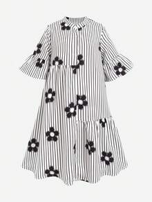 SHEIN 这款少女俏皮学院风条纹衬衫裙，经典的黑白条纹搭配3D闪光印花，精致吸睛。翻领设计搭配单排扣，兼具衬衫的挺括和连衣裙的柔美优雅；荷叶边袖口和下摆增添活力，宽松版型适合各种身材，无论是上学日还是周末外出都非常合适。 - 黑色 - 查看 3