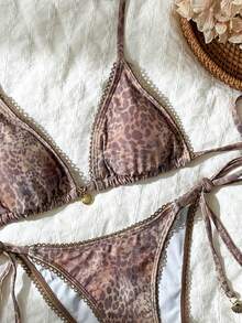 Swim Mod Bộ bikini nữ cổ yếm họa tiết hoa ngẫu nhiên với mặt dây chuyền kim loại, thích hợp cho mùa xuân/hè. - Nhiều màu - Xem 5