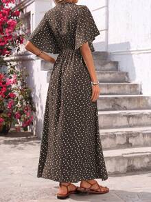 Wandoria Đầm maxi chấm bi nâu màu mơ nhạt, cổ chữ V, dáng chữ A, cài nút ở gấu váy, xẻ tà, eo chun, tay phồng điều chỉnh được, tay bèo nhún, tay ngắn, phong cách lãng mạn chấm bi, thanh lịch, cổ điển kiểu Pháp, thích hợp cho công sở, đi làm, thường ngày, đa năng, mùa xuân hè. - Cà phê nâu - Xem 2