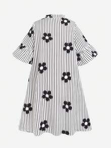SHEIN 这款少女俏皮学院风条纹衬衫裙，经典的黑白条纹搭配3D闪光印花，精致吸睛。翻领设计搭配单排扣，兼具衬衫的挺括和连衣裙的柔美优雅；荷叶边袖口和下摆增添活力，宽松版型适合各种身材，无论是上学日还是周末外出都非常合适。 - 黑色 - 查看 5