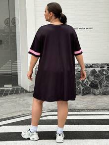 SHEIN CURVE+ 大码音乐节T恤，休闲简约大码莲花纯色圆领宽松短袖连衣裙，适合夏季穿着 - 彩色 - 查看 2