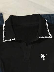 少女黑白撞色刺绣小马图案Polo衫，修身短袖T恤，百搭基础款户外休闲软领T恤，适合春夏穿着，日常、度假、节日等各种场合。 - 黑色 - 查看 3