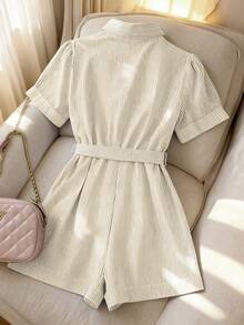 Franclia Bộ jumpsuit nữ mùa xuân/hè kiểu Pháp thanh lịch tối giản, tay ngắn, cổ ve lật, thêu họa tiết, thắt eo, màu xanh sọc, dáng ngắn, thường ngày. - Màu Khaki - Xem 2