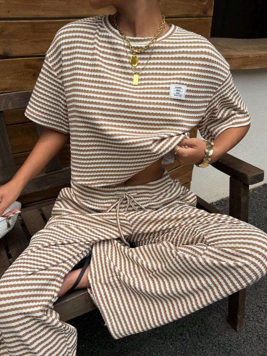 SHEIN Muchic 两件套女士休闲条纹短袖T恤和抽绳裤套装 - 彩色 - 查看 1