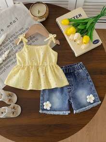 SHEIN Vintaside Kids 女嬰淡黃色夏季可愛度假清新花卉吊帶背心與牛仔短褲套裝，甜美蝴蝶結裝飾，適合休閒外出與家庭聚會穿搭 - 黃色 - 查看 3